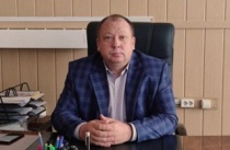 Глава района Андрей Татаринов поздравляет вольчанок с праздником