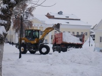 В Вольске расширяют дороги и очищают от снега контейнерные площадки