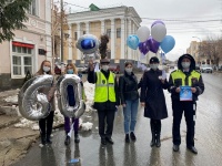 В Вольске прошла акция акцию для водителей и пешеходов «108 добрых дел»