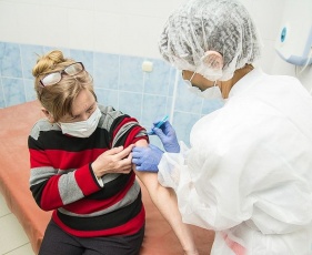 Привившимся от ковида саратовцам дадут выходной после каждого этапа вакцинации
