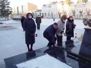 В Вольске почтили память Героев Отечества В Вольске почтили память Героев Отечества