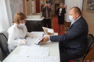 Глава ВМР Андрей Татаринов проголосовал на выборах 