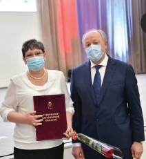 Губернатор поздравил работников органов МСУ и наградил вольчанку Почетной грамотой Губернатор поздравил работников органов МСУ и наградил вольчанку Почетной грамотой