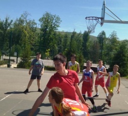 День защиты детей воспитанники спортивной школы Вольска традиционно отметили в Городском парке