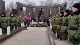 В День Героев Отечества на мемориале «Землякам, погибшим в локальных войнах» были увековечены имена еще двухсот солдат земли Саратовской