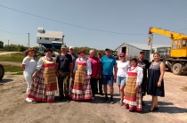 Участники художественной самодеятельности​ провели выездной концерт в фермерском хозяйстве Вольского района​ 