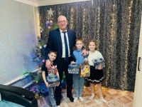 Глава района принял участие в акции «Елка желаний»
