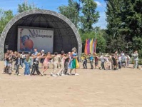 В горпарке прошли развлекательно-игровые программы «Ура, каникулы!» и «Вперед, навстречу солнцу!»