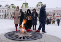 В Вольске накануне Дня неизвестного солдата возложили цветы